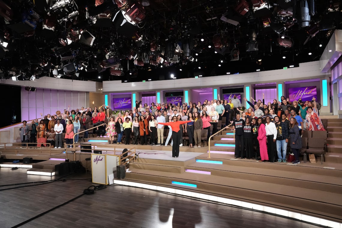 Download your photo with Jennifer and the audience!