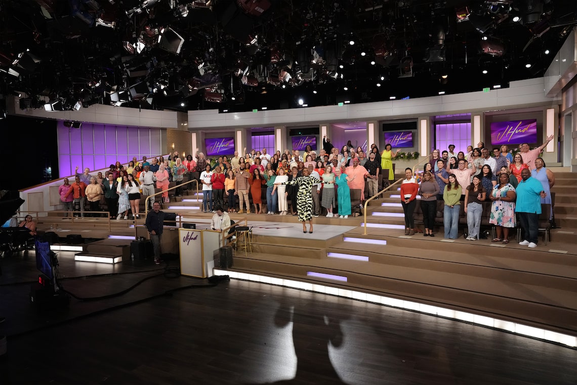 Download your photo with Jennifer and the audience!