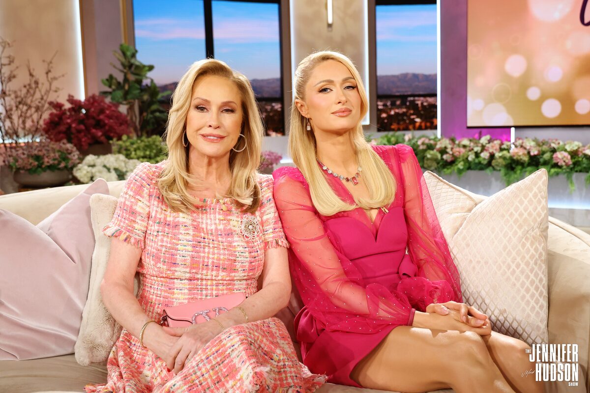 What Paris Hilton & Her Mom Kathy Hilton Wore on the Show |  JenniferHudsonShow.com