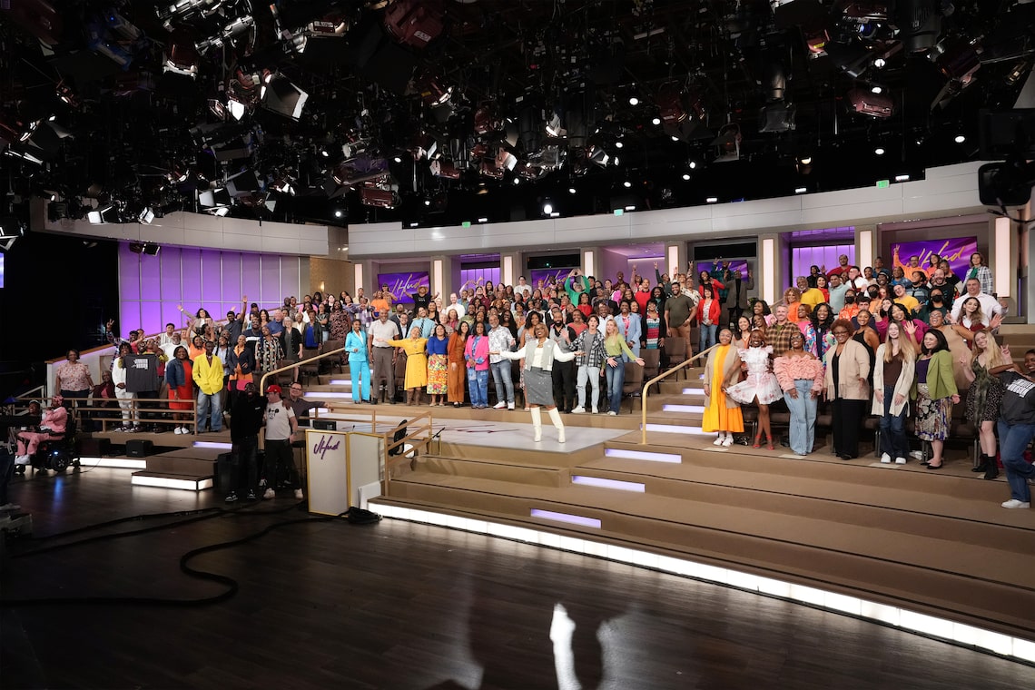 Download your photo with Jennifer and the audience!